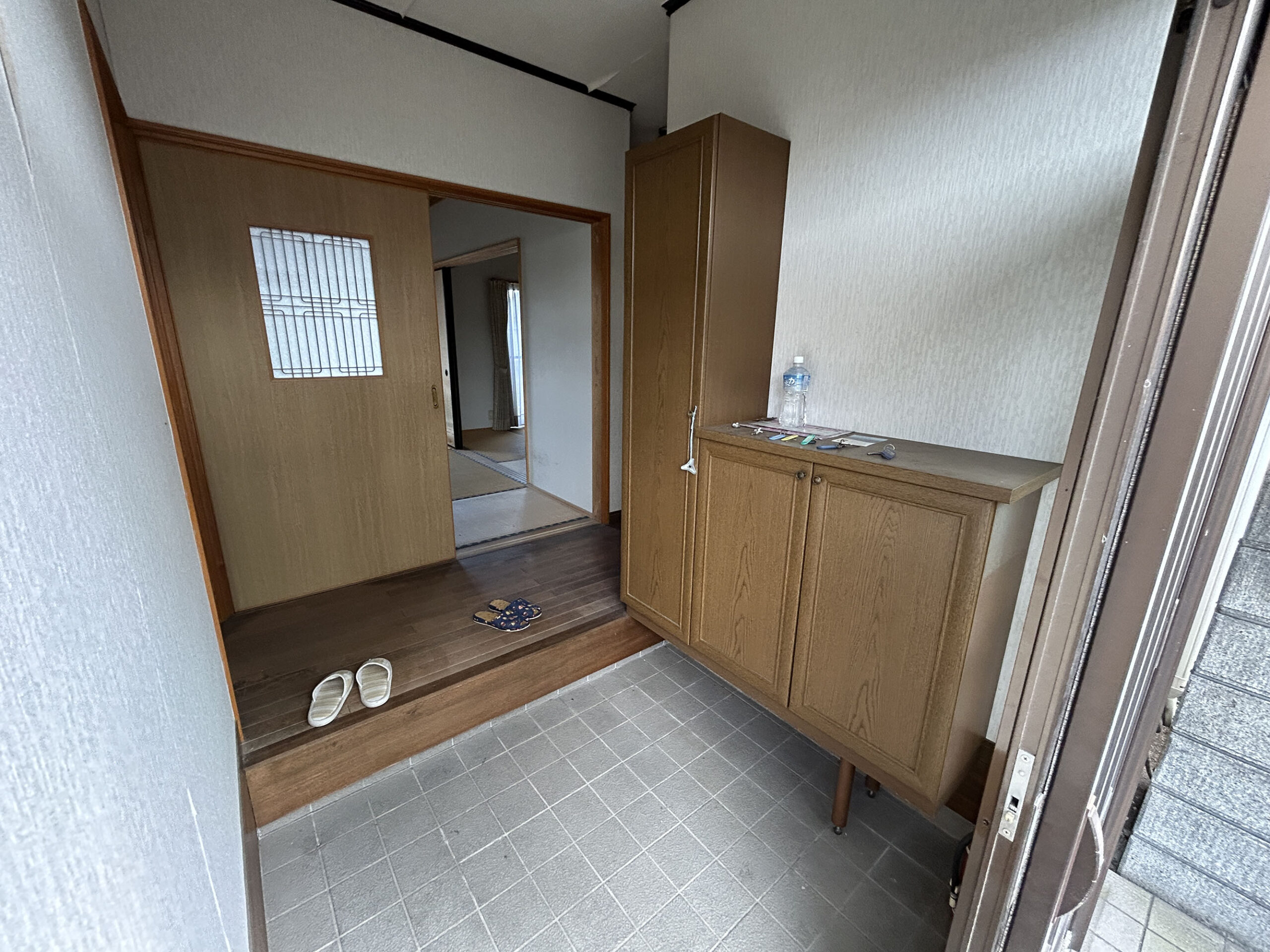 02｜玄関内