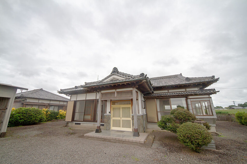 【山田町】トウモロコシ畑を眺める、大理石調バスルームの平屋暮らし。