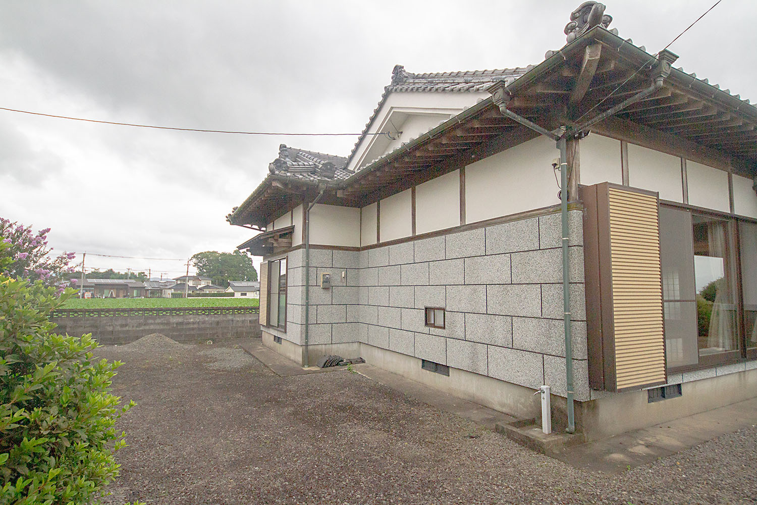 【山田町】トウモロコシ畑を眺める、大理石調バスルームの平屋暮らし。