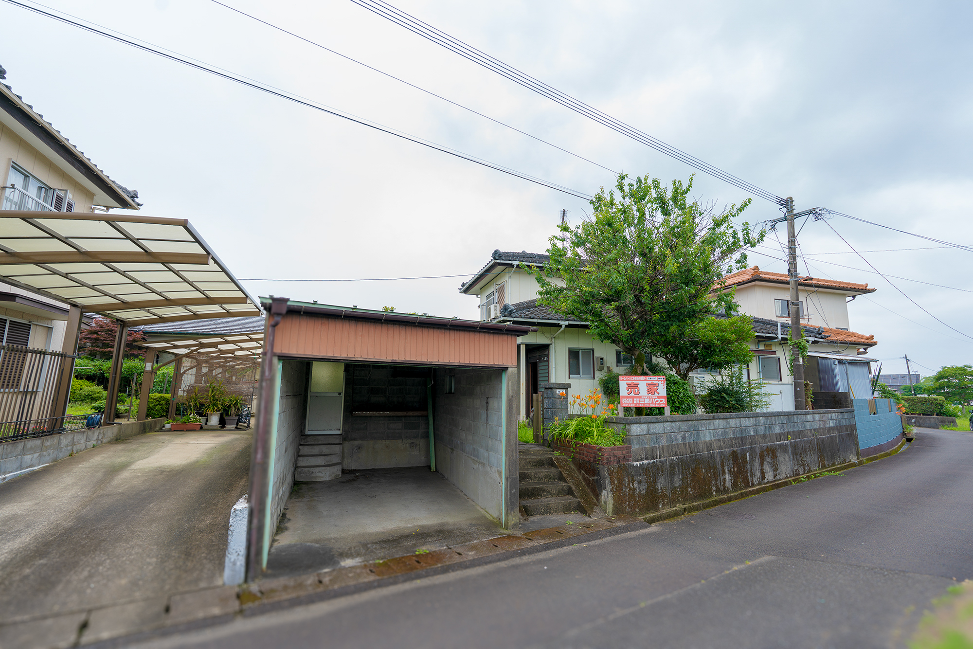【一万城町】静かな住環境と利便性を両立。自分らしく育てるゆとりの2階建て空き家
