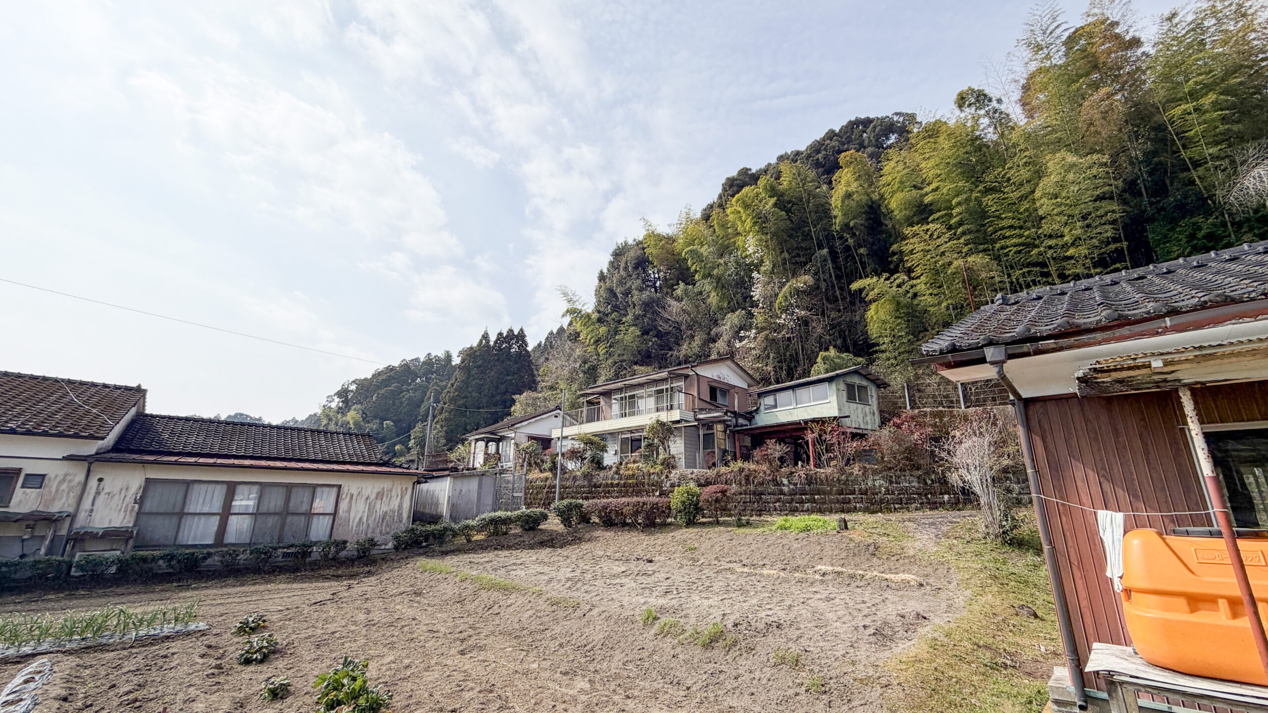 【美川町】坂の上に現れる絶景空き家。霧島を望む1144坪、2棟付き物件を見てきた！