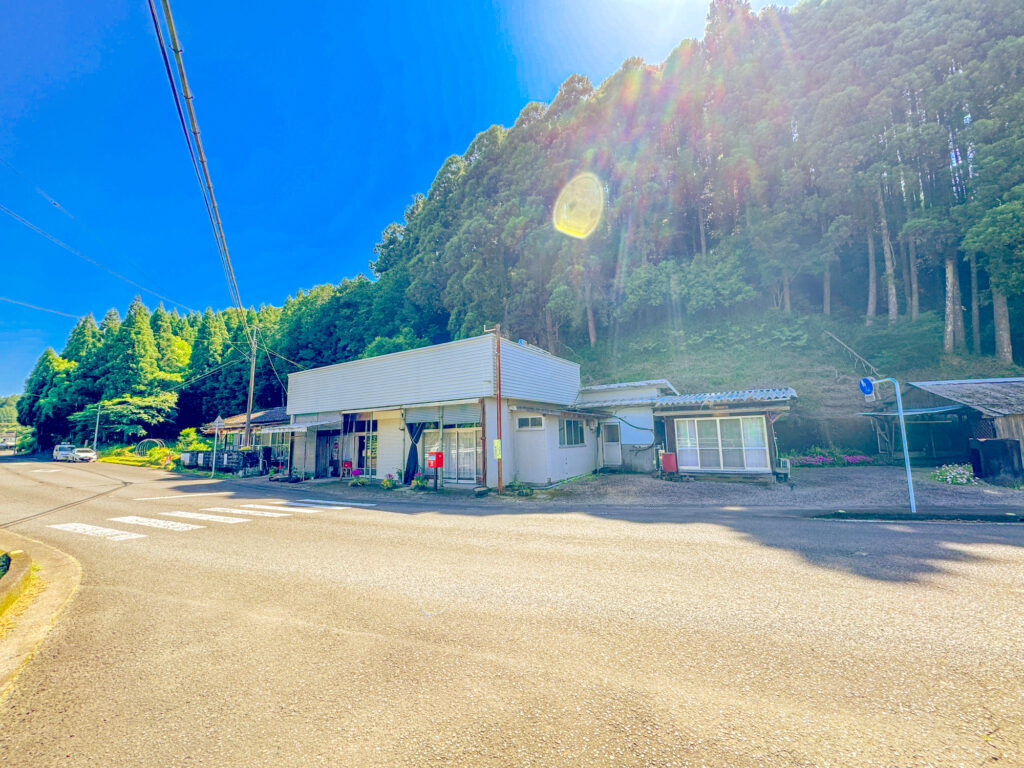 【山田町】自然豊かな町の、畑に囲まれた店舗付き物件