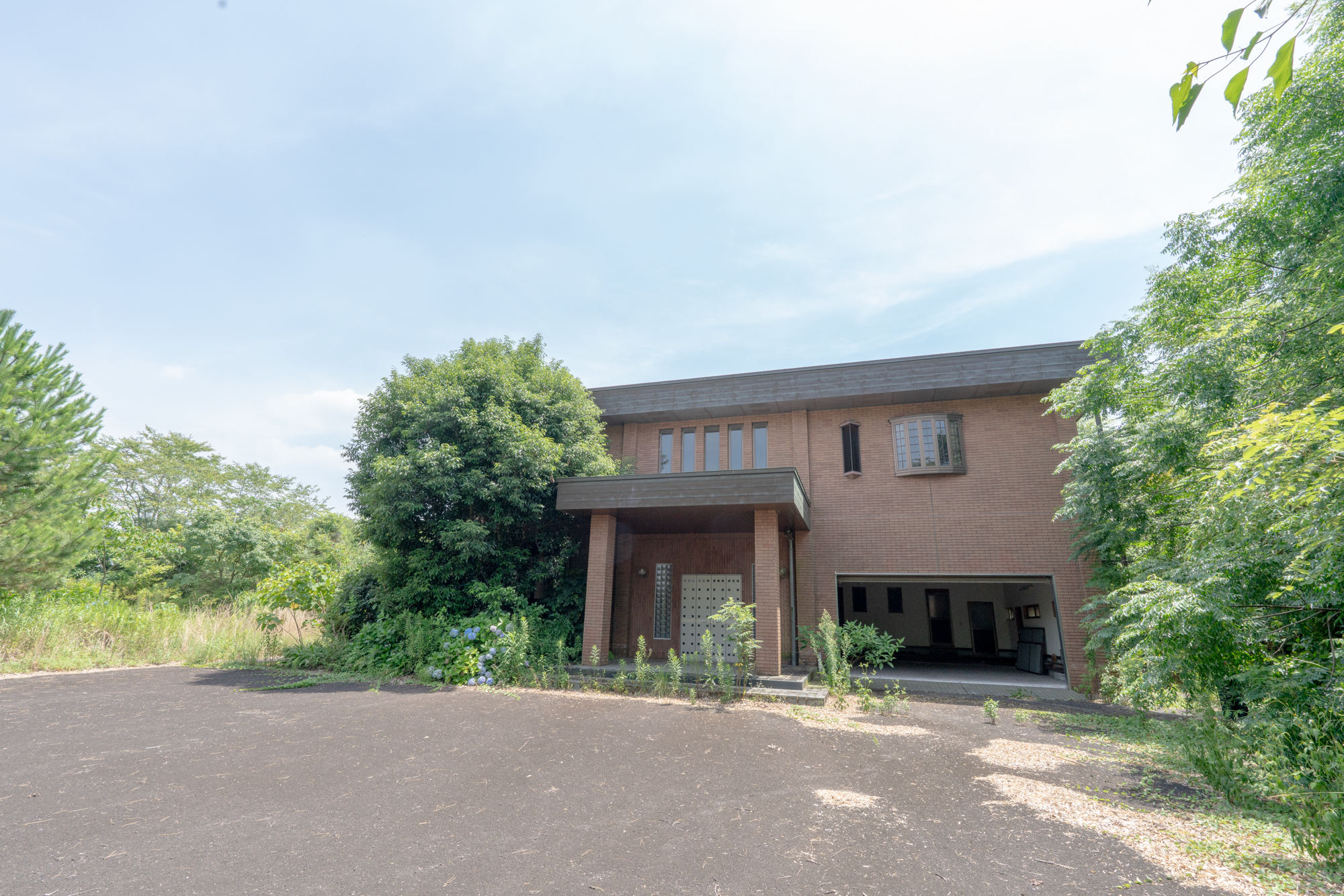 【高城町】家の中に大広間と宴会場！？3,000坪超！の敷地に建つ12LDKの巨大空き家が史上最大の豪華さだった！