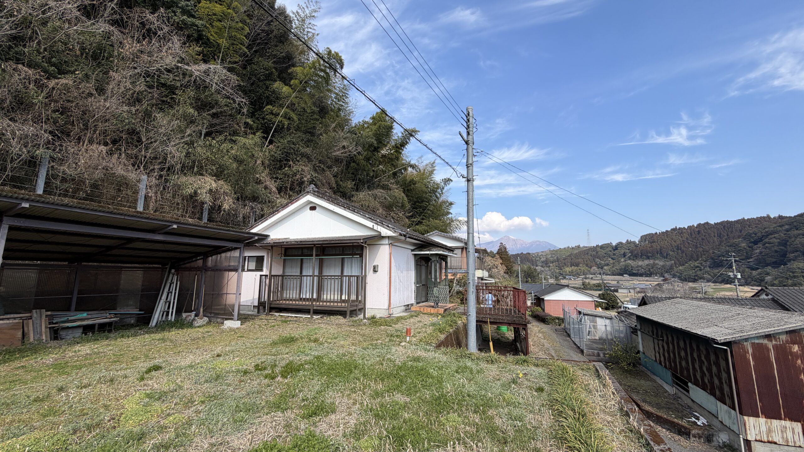 【美川町】坂の上に現れる絶景空き家。霧島を望む1144坪、2棟付き物件を見てきた！