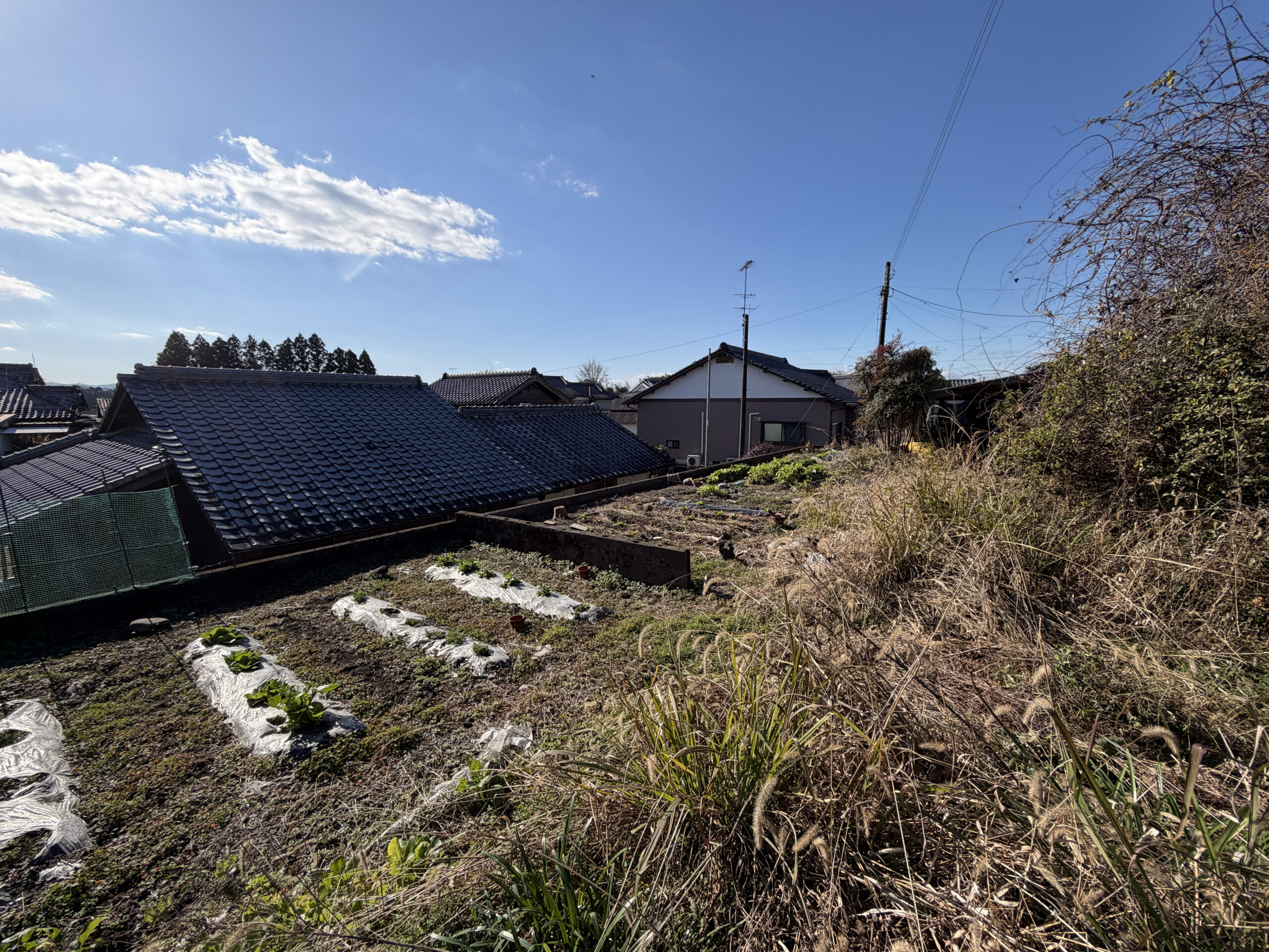 【丸谷町】自然豊かな環境で深呼吸！ゆったり敷地と広い駐車スペースが自慢の家