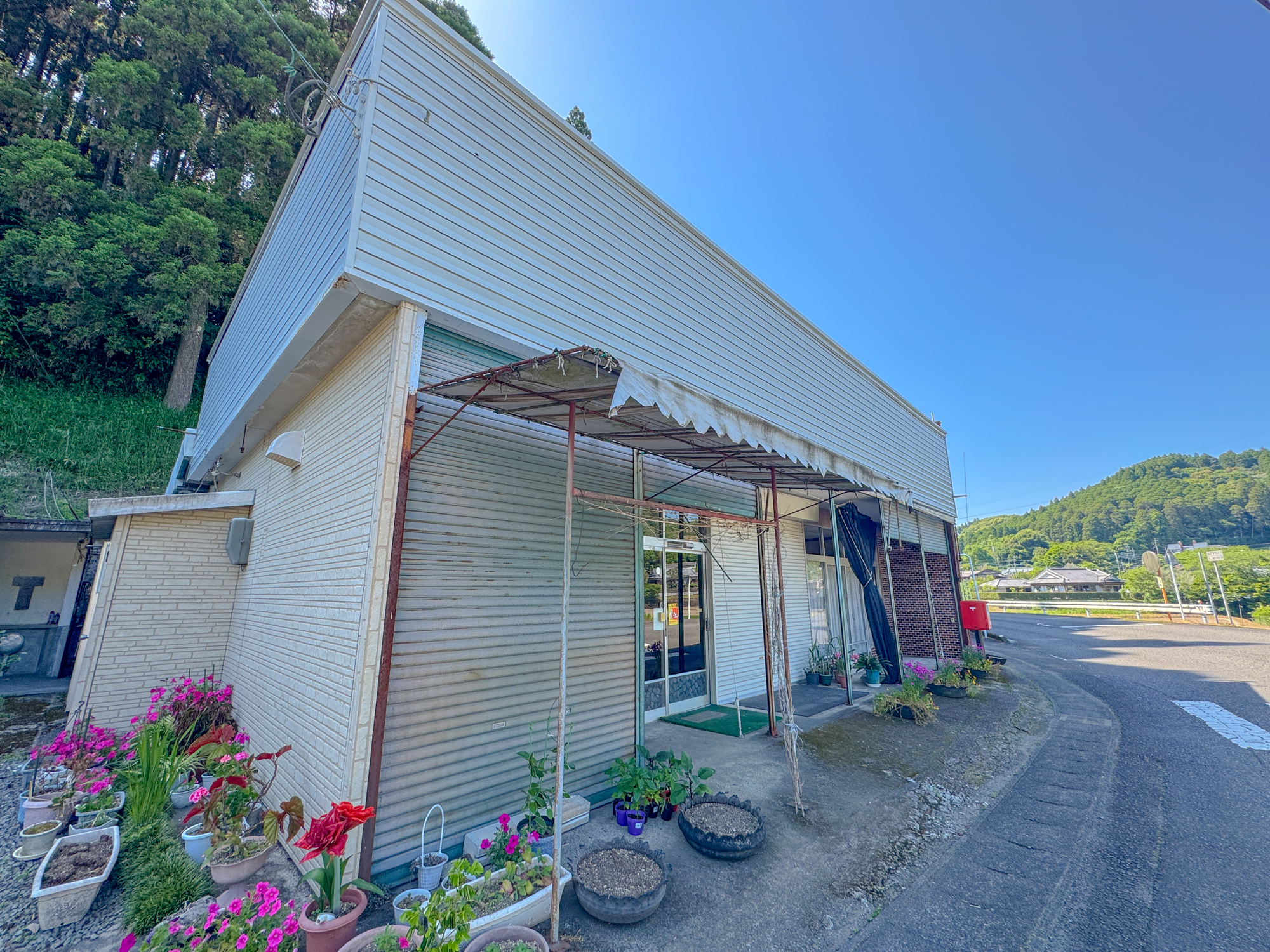 【山田町】自然豊かな町の、畑に囲まれた店舗付き物件