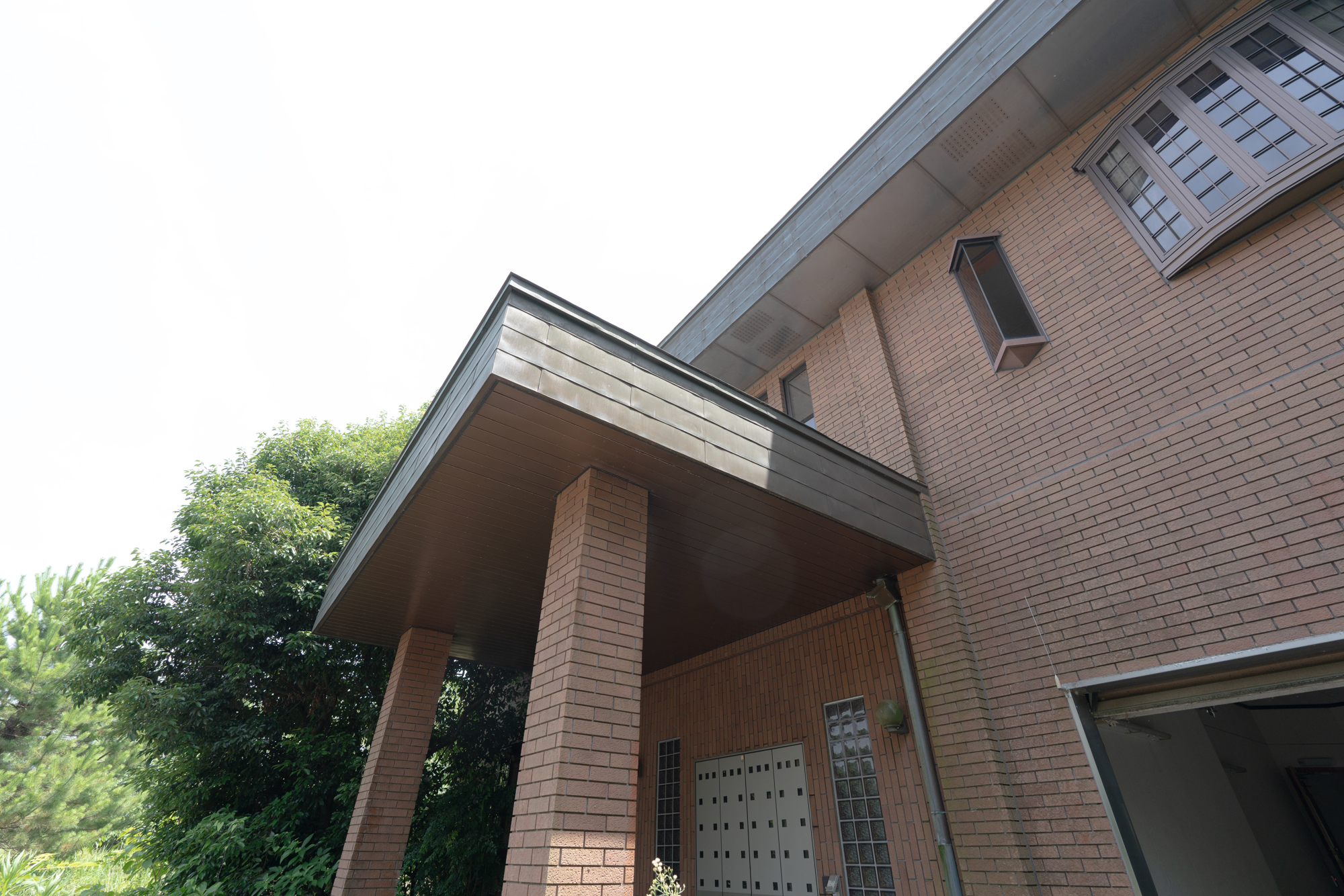 【高城町】家の中に大広間と宴会場！？3,000坪超！の敷地に建つ12LDKの巨大空き家が史上最大の豪華さだった！