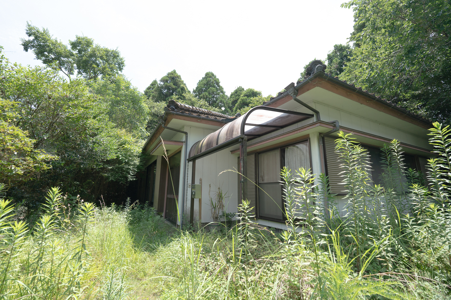 【大字西方】見晴らし良好な高台で暮らす！市の中心街にも近く利便性抜群の快適な家