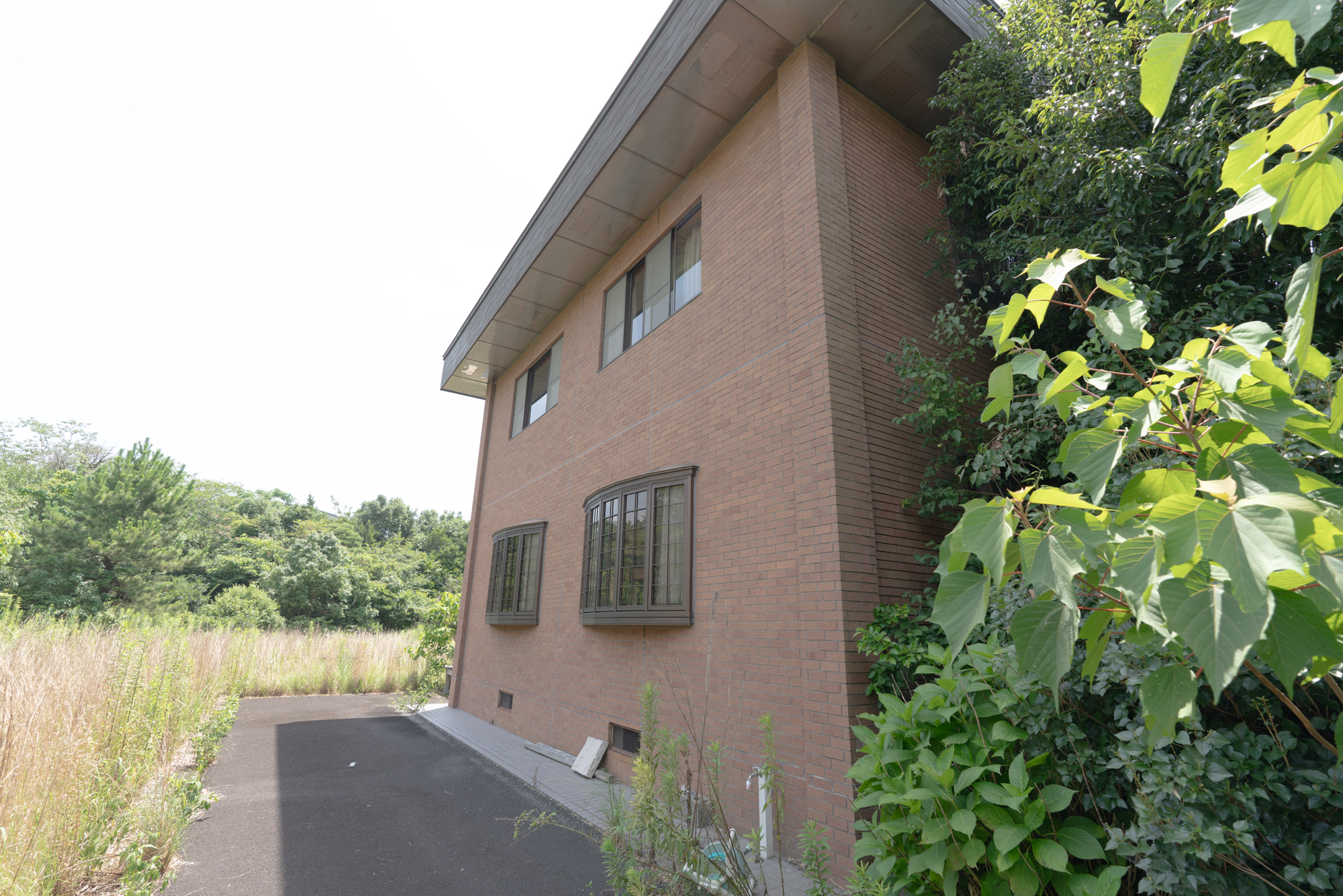 【高城町】家の中に大広間と宴会場！？3,000坪超！の敷地に建つ12LDKの巨大空き家が史上最大の豪華さだった！