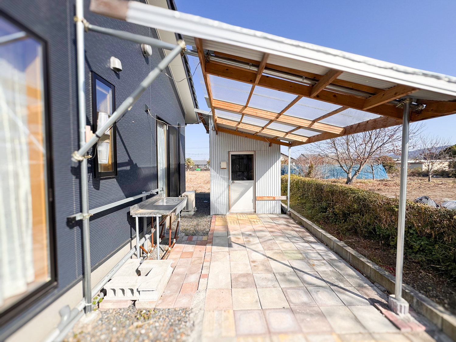 【豊光町】築浅の平屋。開放感ある庭とデッキで自由な日常を。