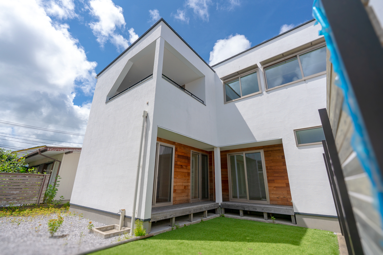 【大坪東】3方が壁に守られた住宅街のプライベートヴィラ