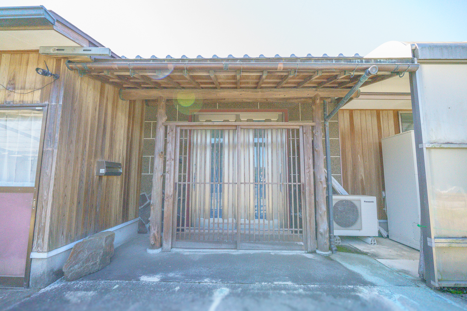 01｜玄関外