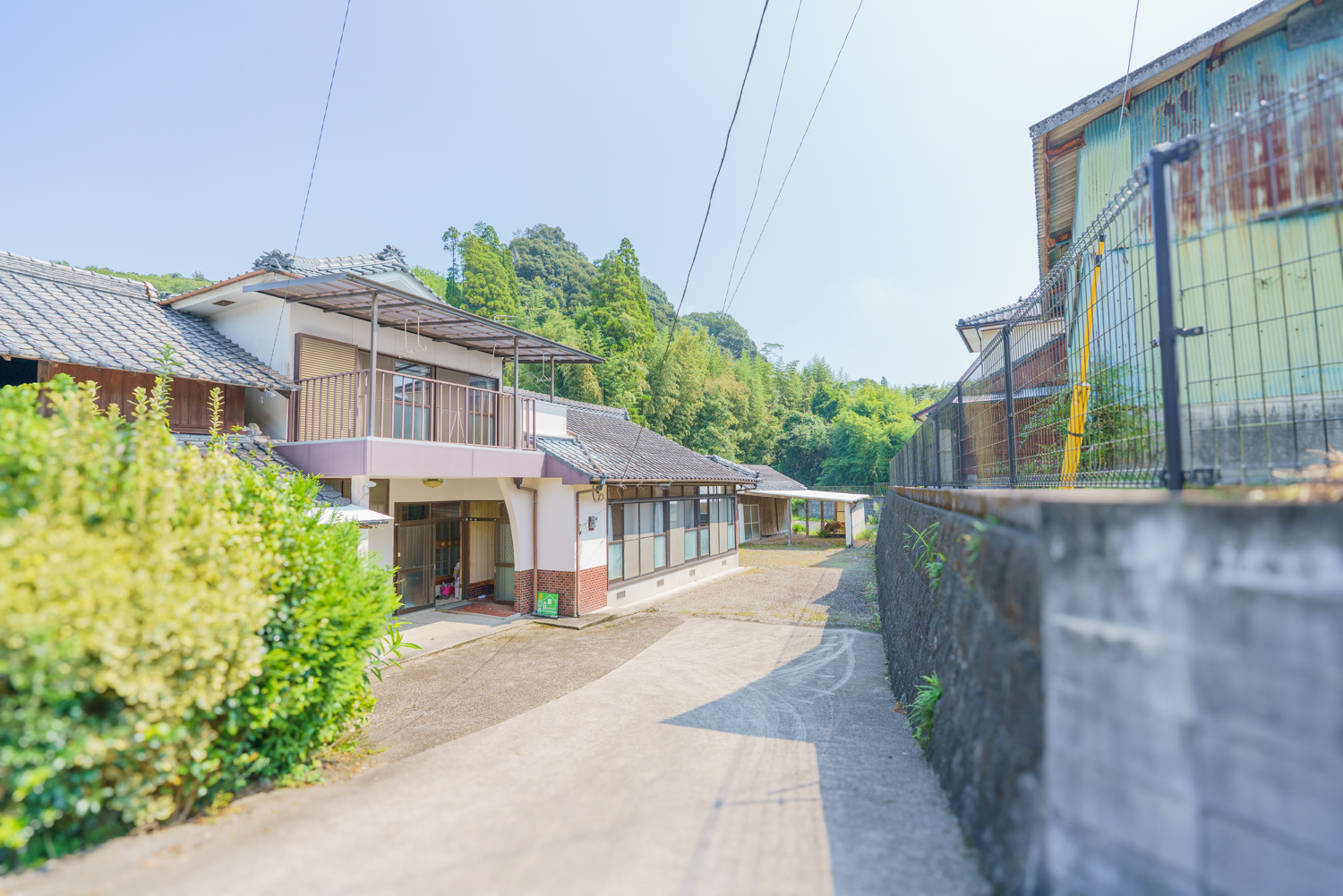【山田町】裏庭に小川が流れる贅沢！ 屋根付き大テラスのある田舎暮らし