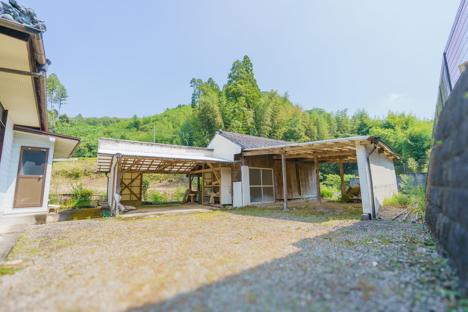 【山田町】裏庭に小川が流れる贅沢！ 屋根付き大テラスのある田舎暮らし