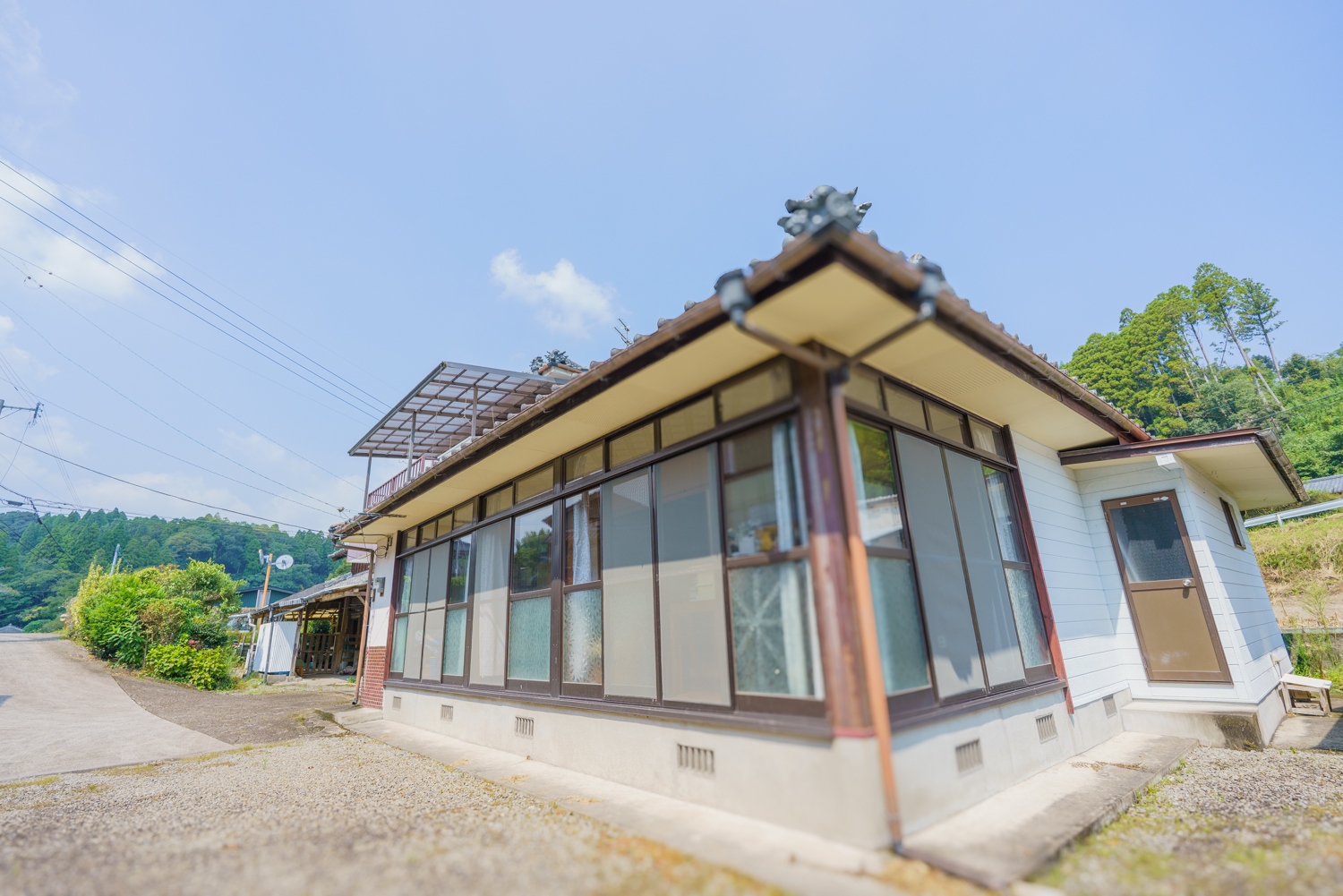 【山田町】裏庭に小川が流れる贅沢！ 屋根付き大テラスのある田舎暮らし
