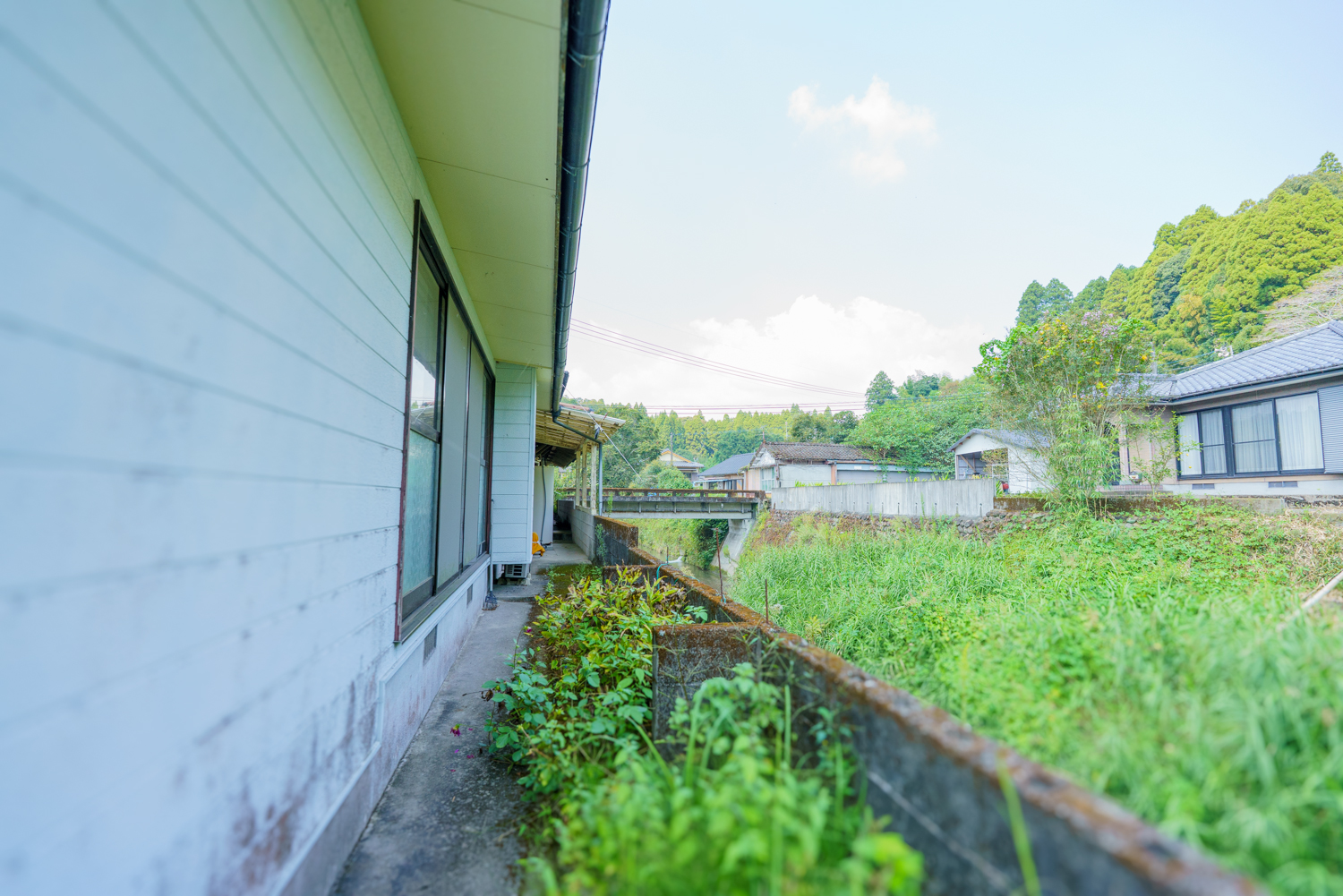 【山田町】裏庭に小川が流れる贅沢！ 屋根付き大テラスのある田舎暮らし