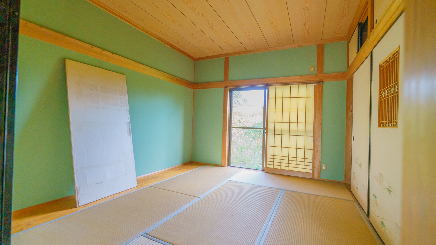 11｜和室・緑の壁と窓