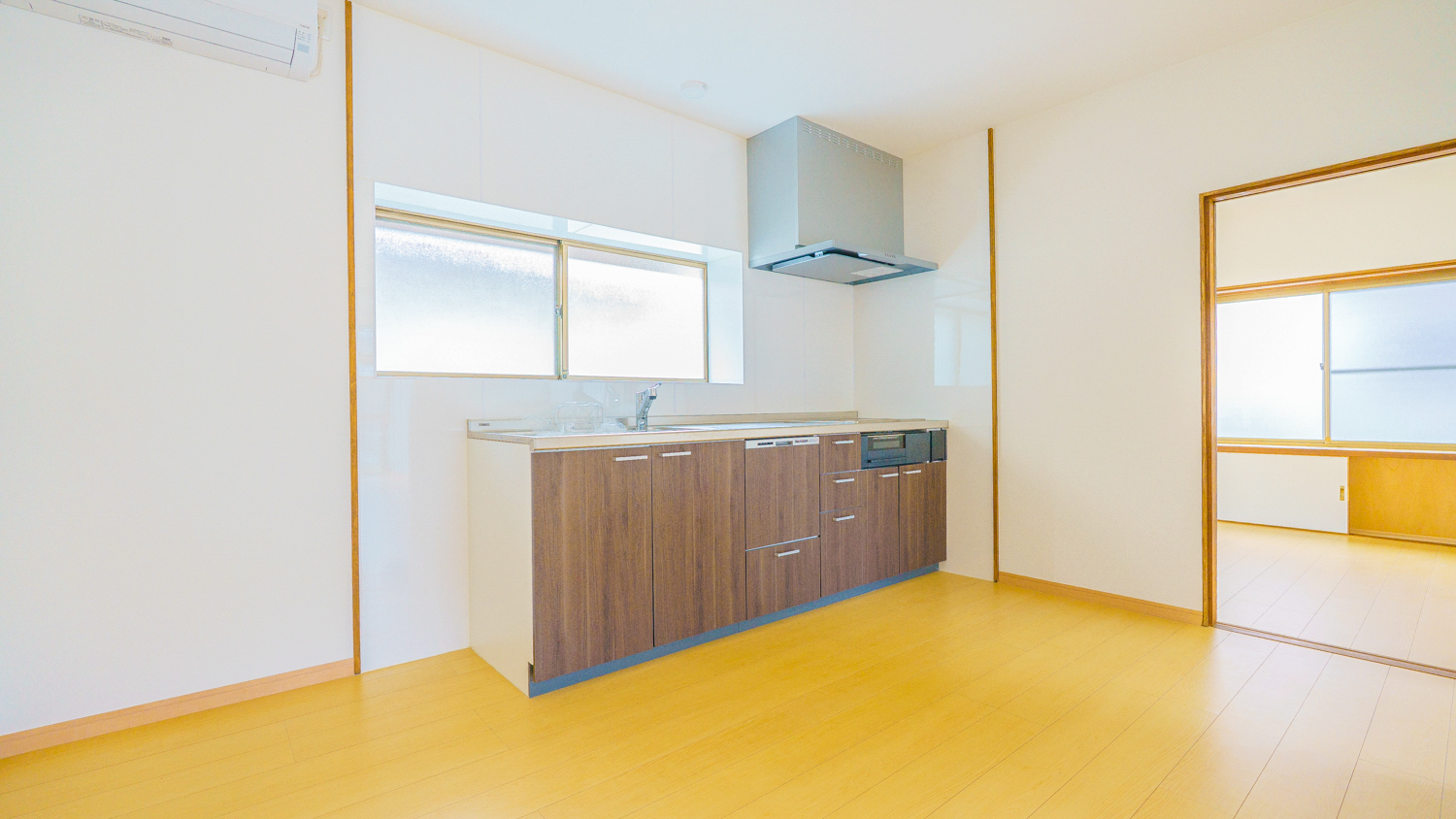 15｜LDK・新品のシステムキッチン全景