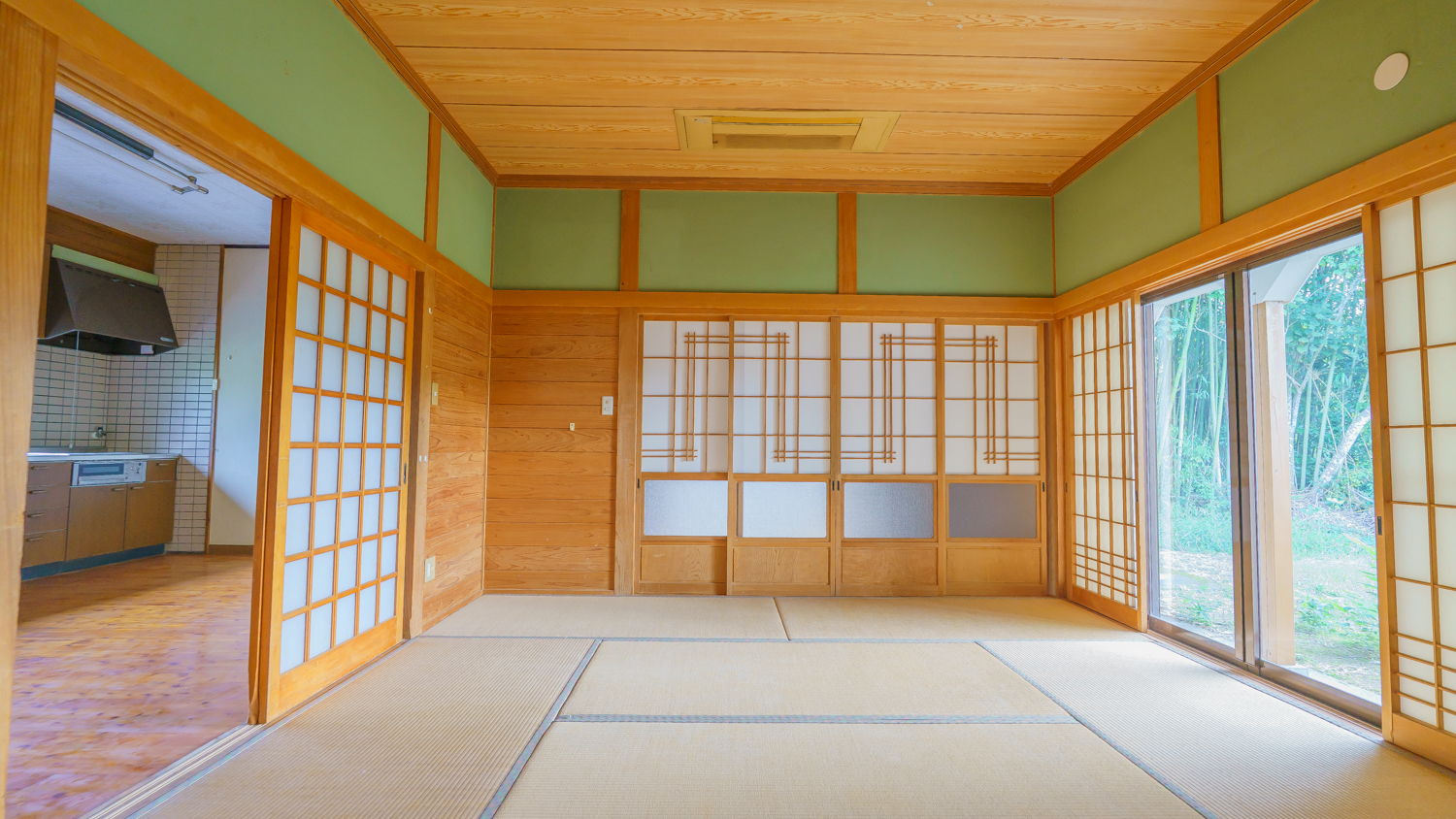 22｜和室・板壁と窓側