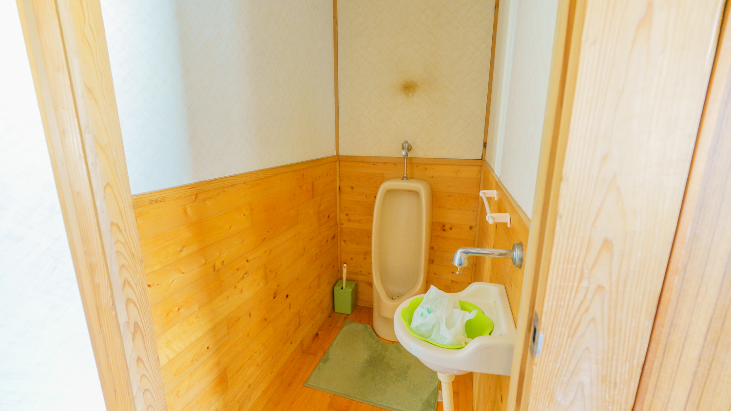 22｜男性用トイレ・手洗い器