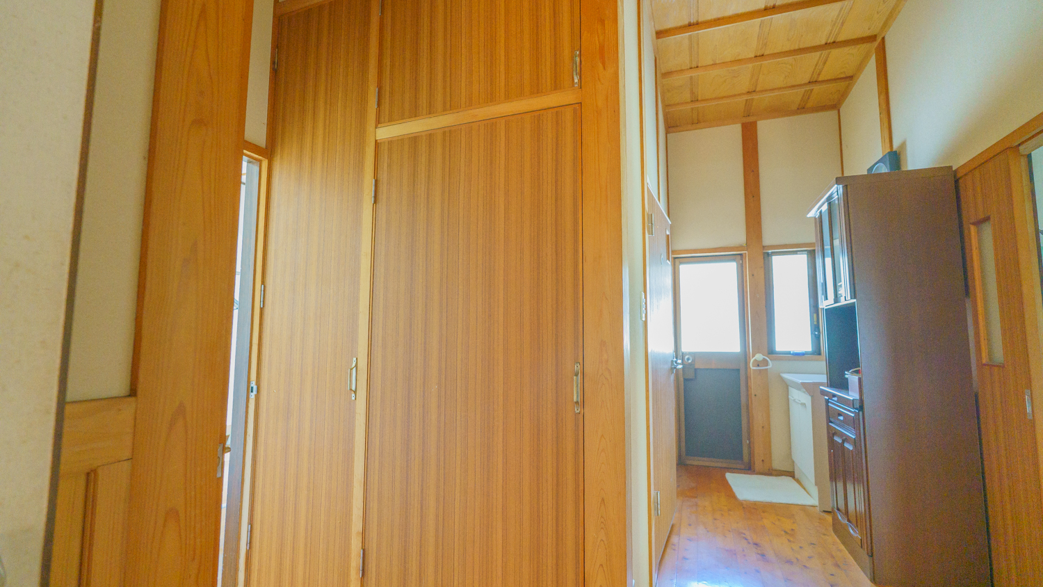 28｜廊下・天井までの造作収納