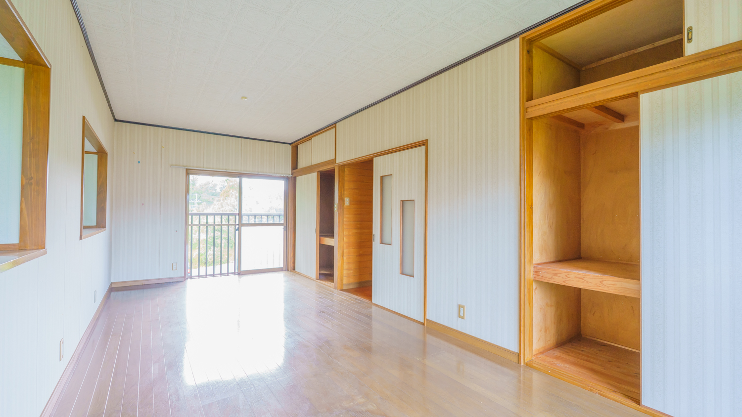 28｜2階洋室・大型押入れ収納