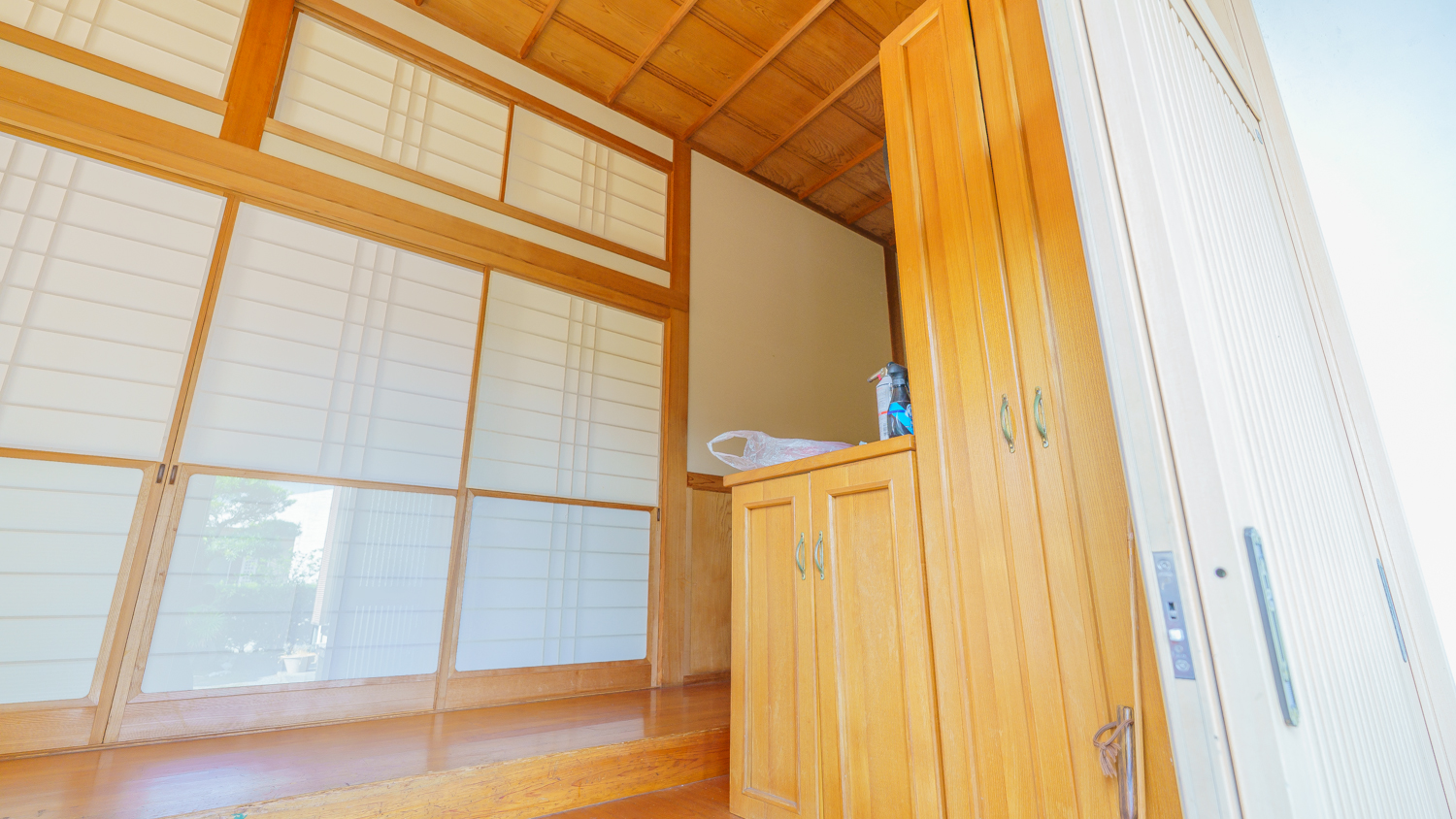 04｜玄関・造り付けの木製下駄箱
