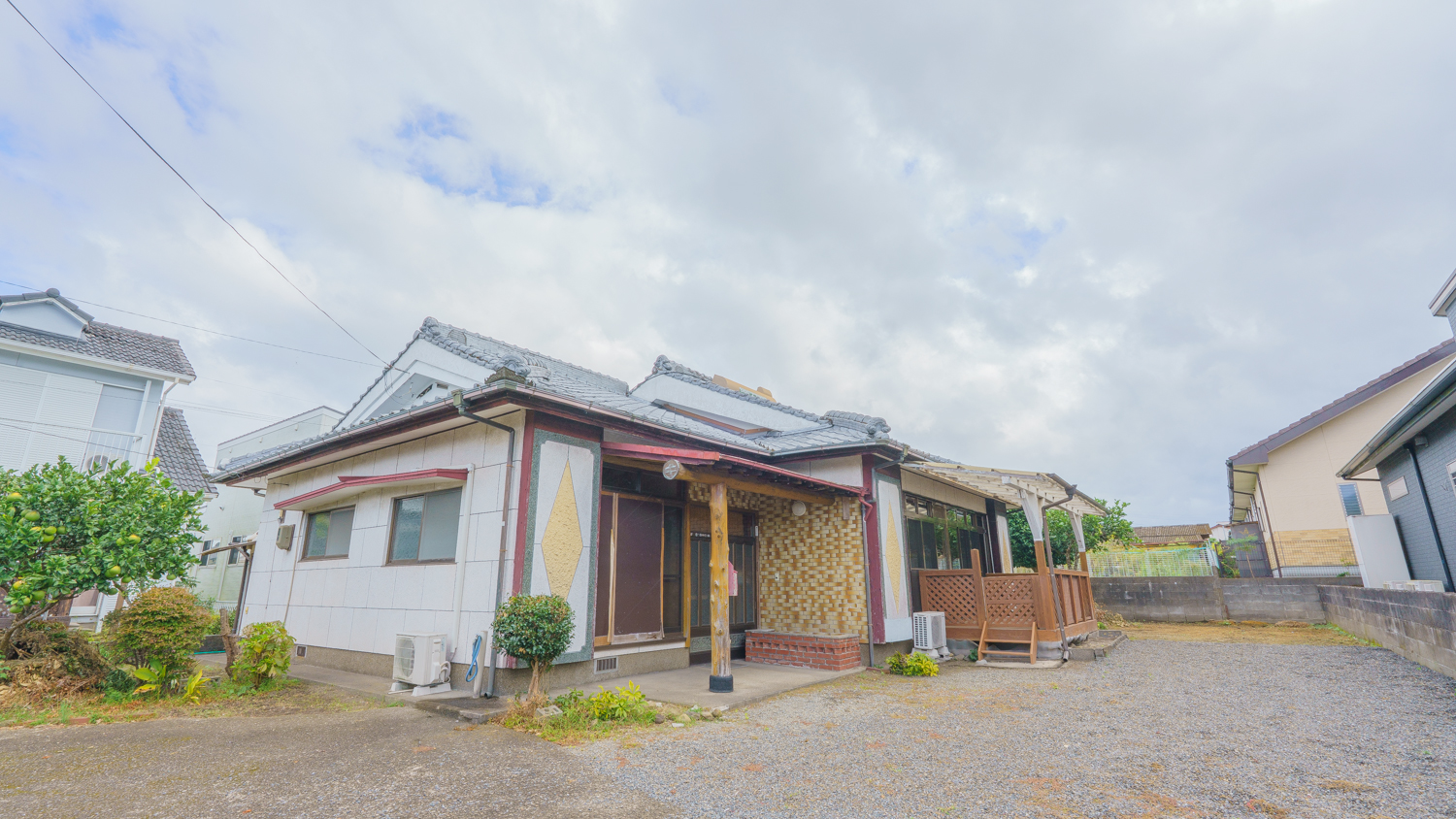 【早水町】陽だまり広縁と庭を愉しむ。敷地150坪に佇む平屋5LDK