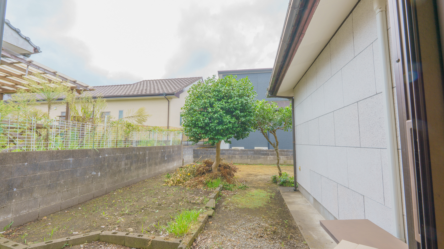 【早水町】陽だまり広縁と庭を愉しむ。敷地150坪に佇む平屋5LDK