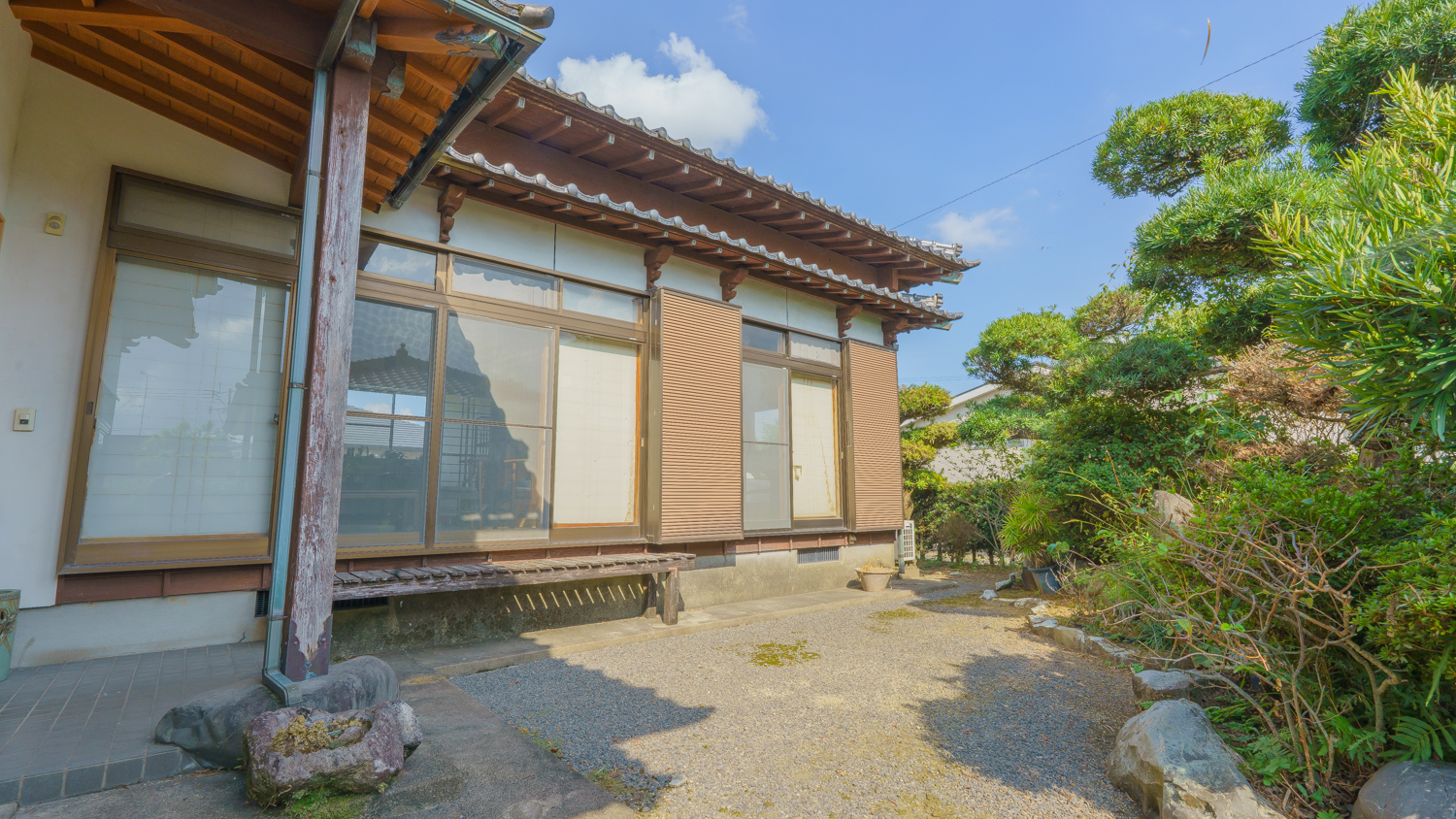 【安久町】高い天井と立派な庭！276坪に佇む平屋の豪邸