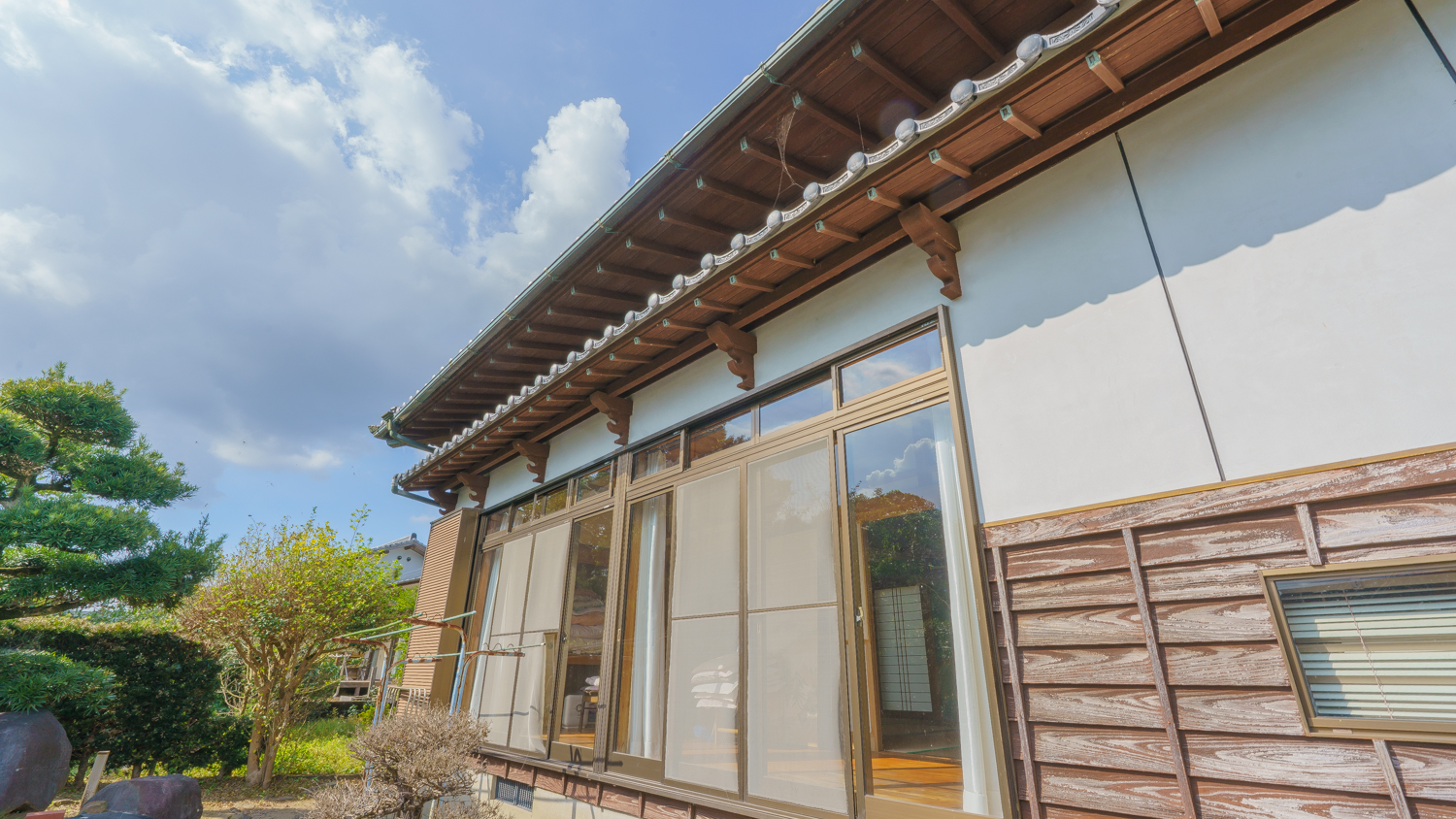 【安久町】高い天井と立派な庭！276坪に佇む平屋の豪邸
