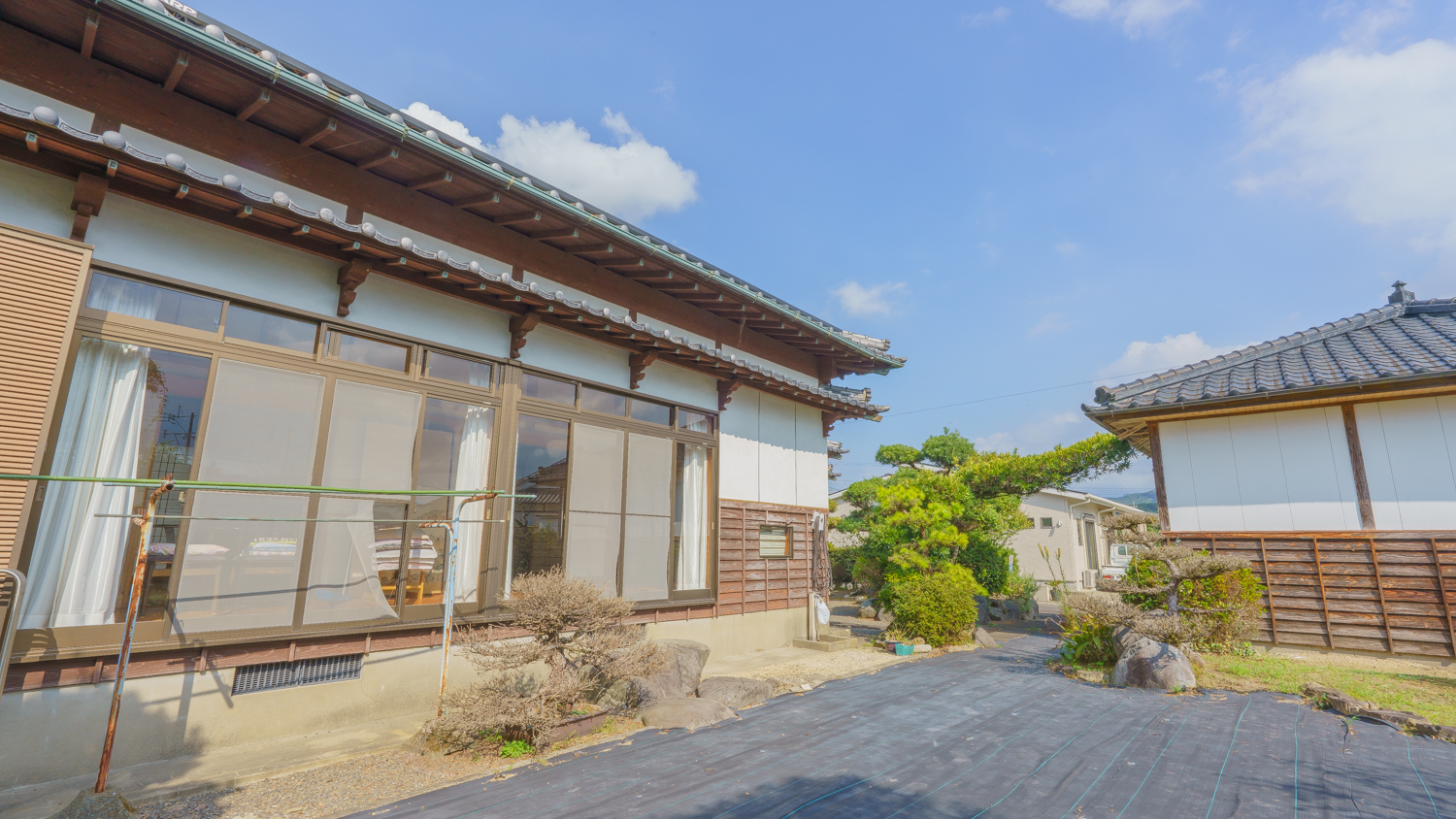 【安久町】高い天井と立派な庭！276坪に佇む平屋の豪邸