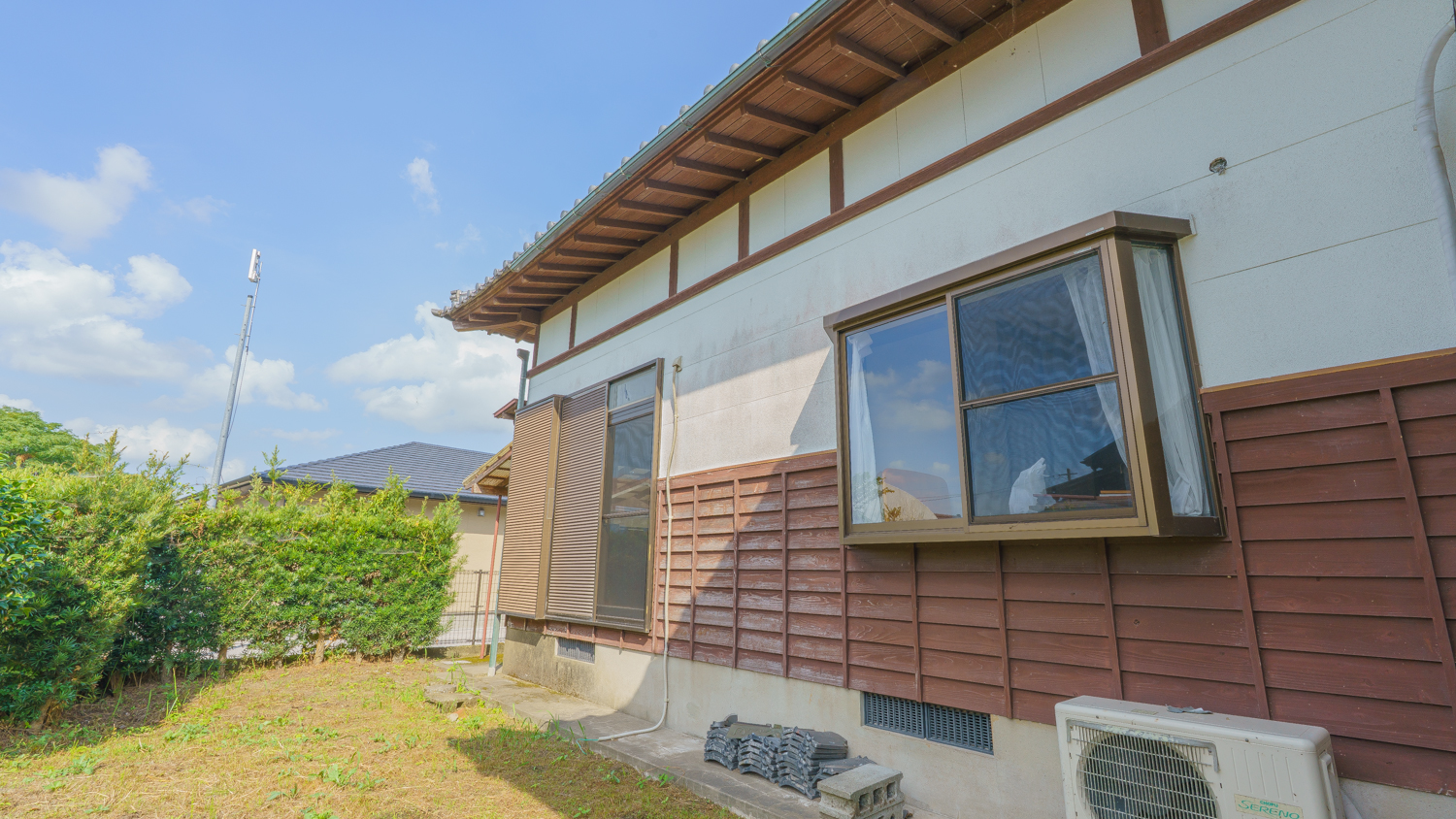 【安久町】高い天井と立派な庭！276坪に佇む平屋の豪邸